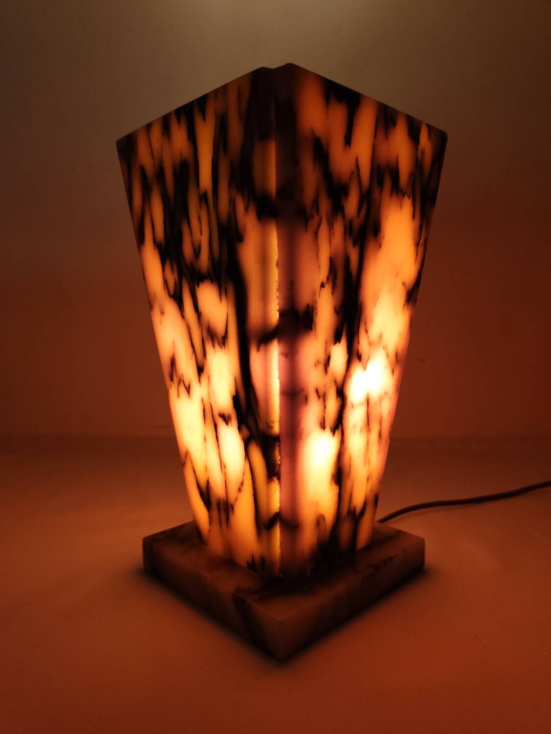 Lámpara de mesa de mármol. España, 1970s.