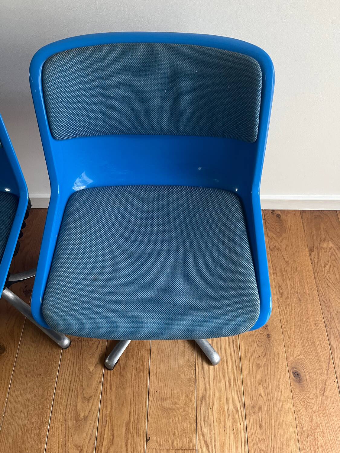 9 swivel chairs assigned to Osvaldo Borsani – Modus model for