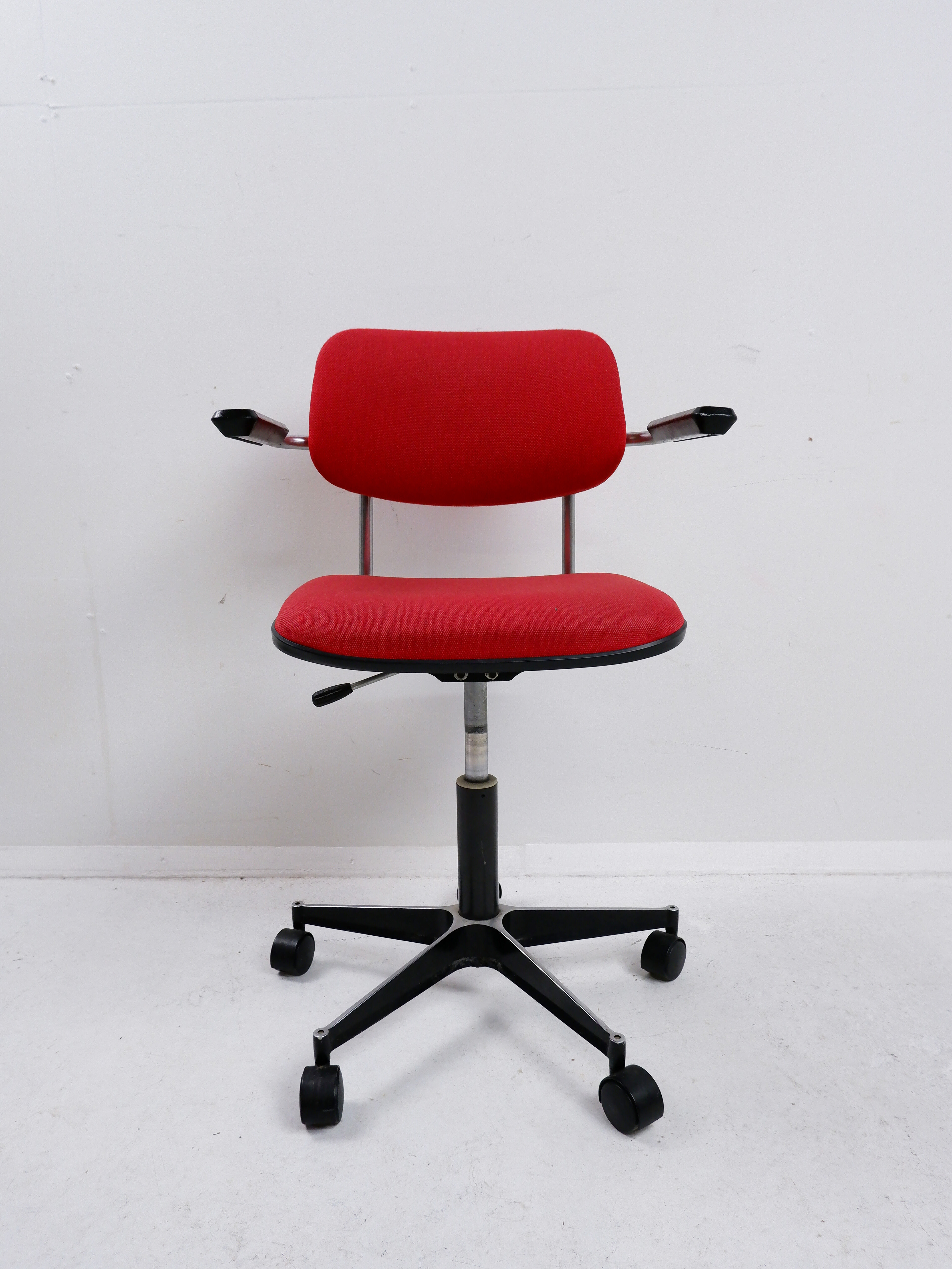 Gispen 1548 desk chair by A. Cordemeyer