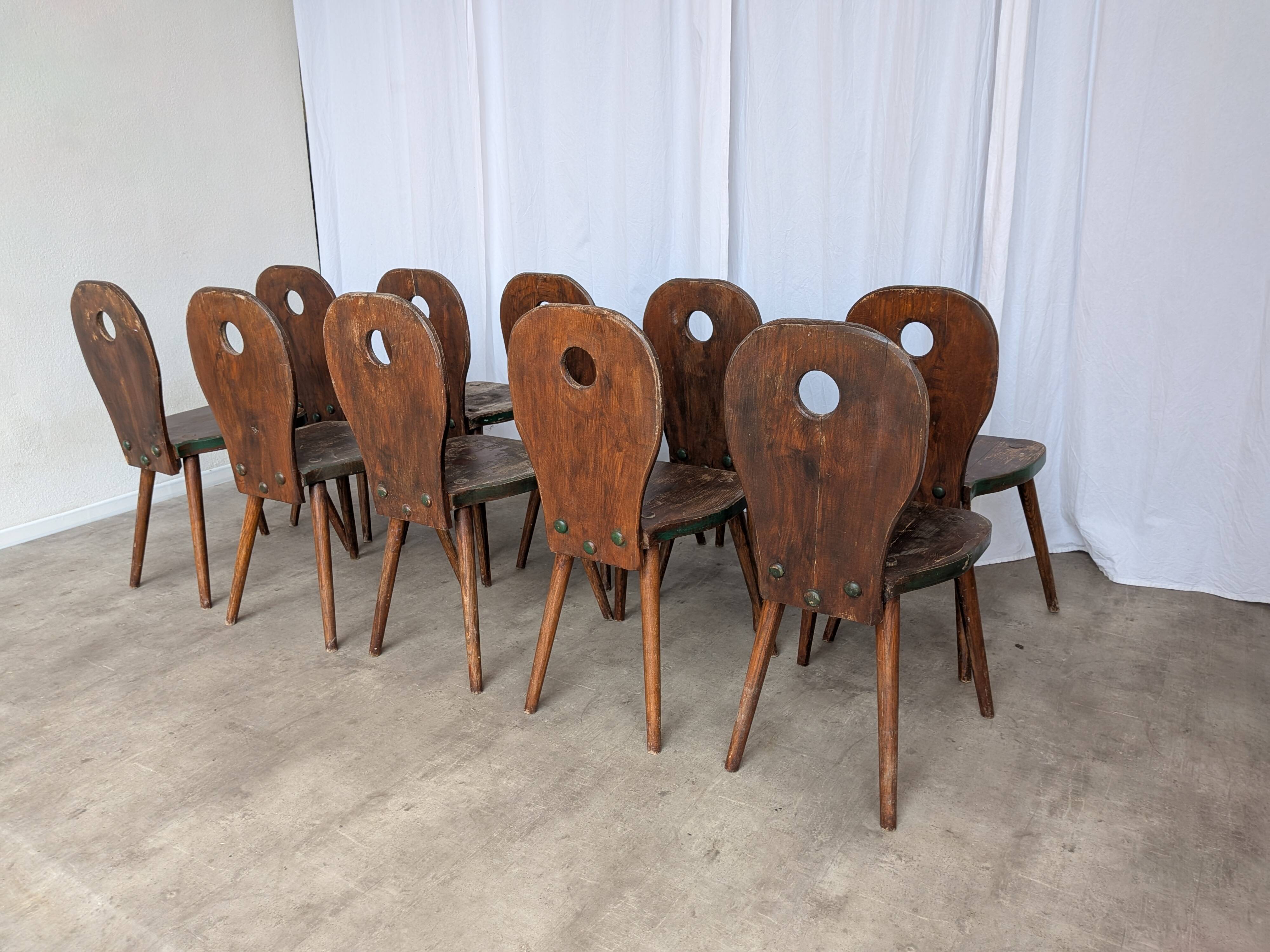 8 chaises brutalistes vintage en bois