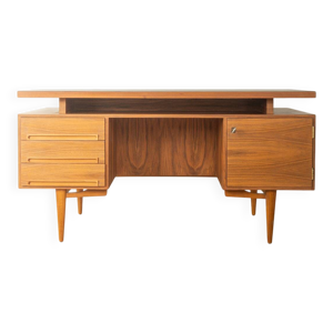 Bureau classique autoportant
