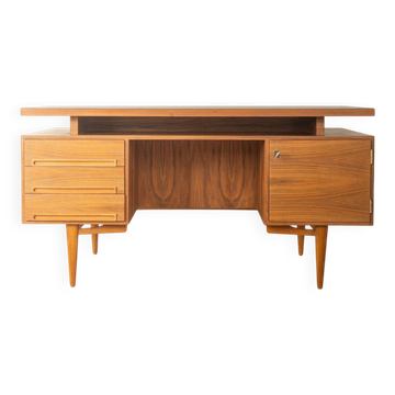Bureau classique autoportant des années 1960