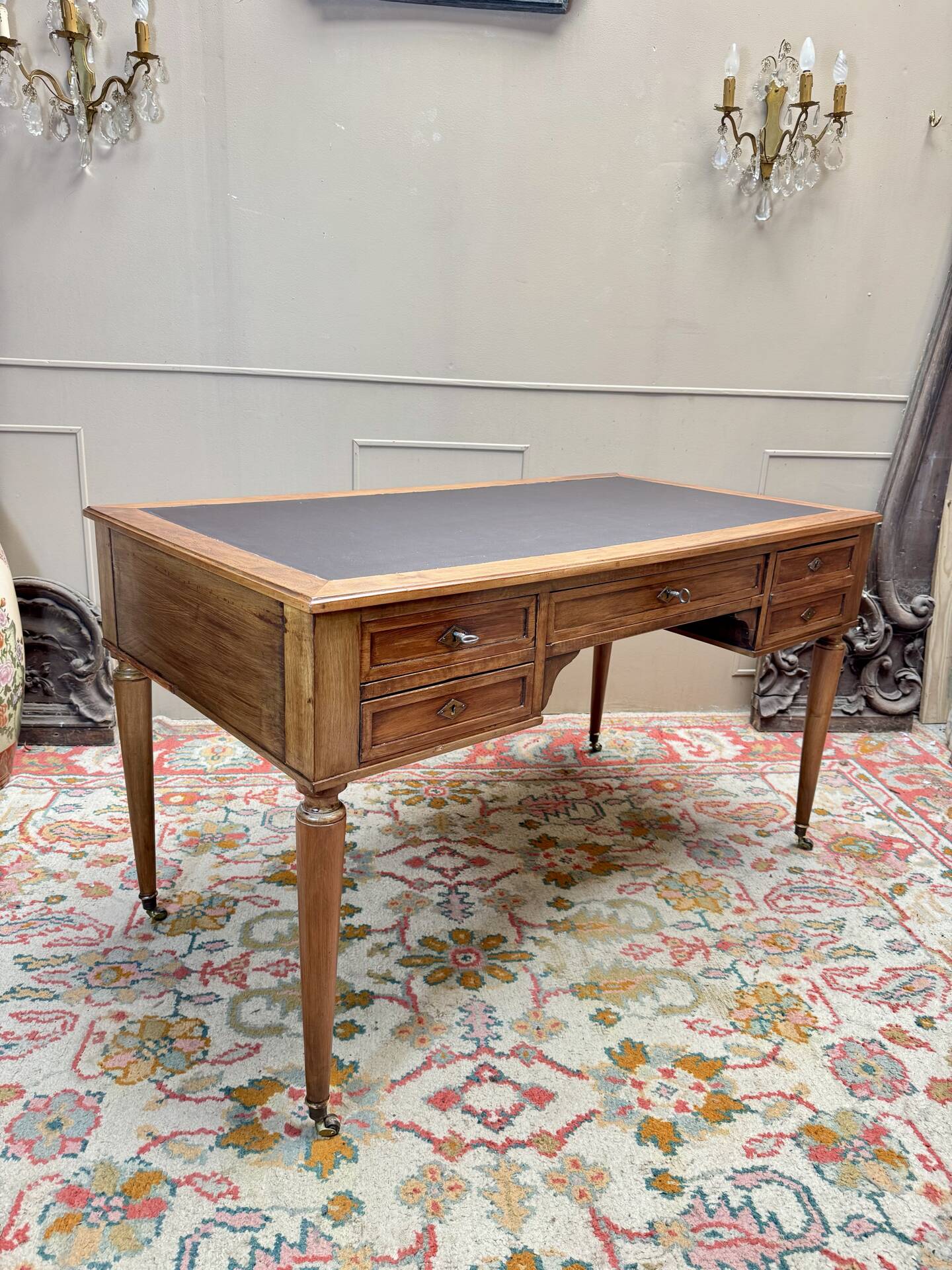 Walnut desk in Directoire style, 19th century.