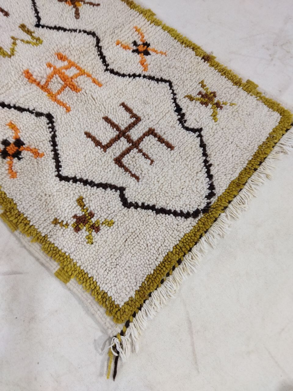 Moroccan berbere carpet 102x62cm