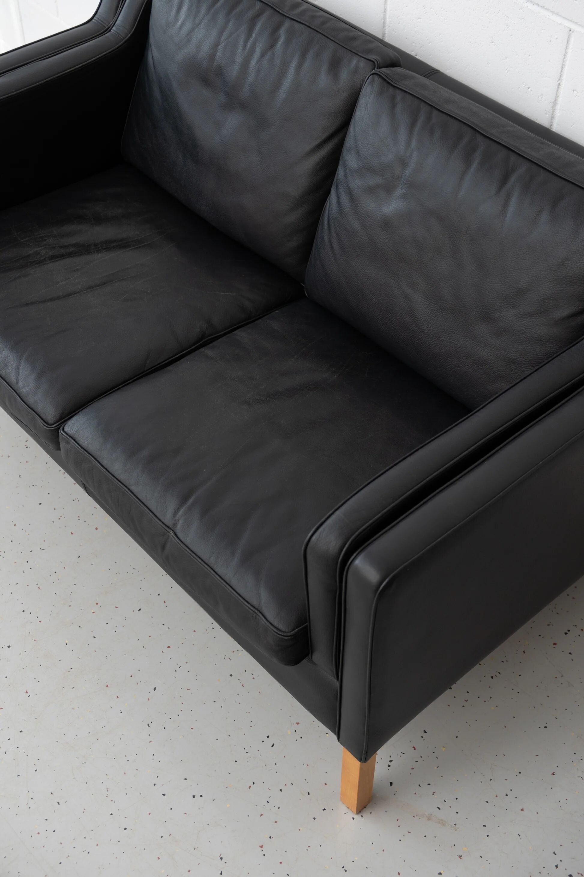 Stouby black leather sofa