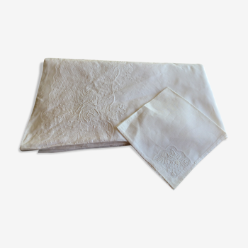 Nappe blanche en organdie brodée et 12 serviettes assorties