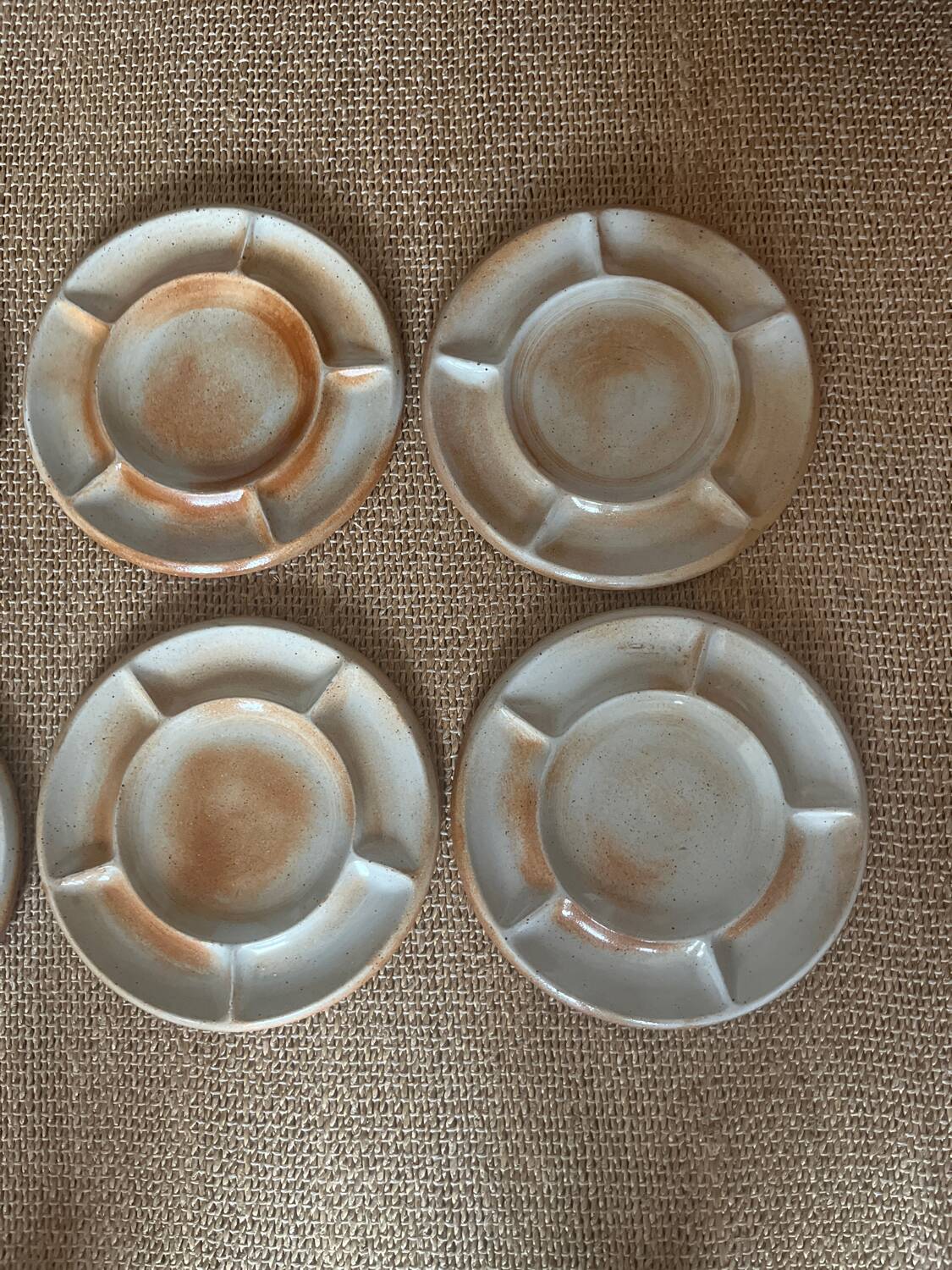 6 stoneware plates