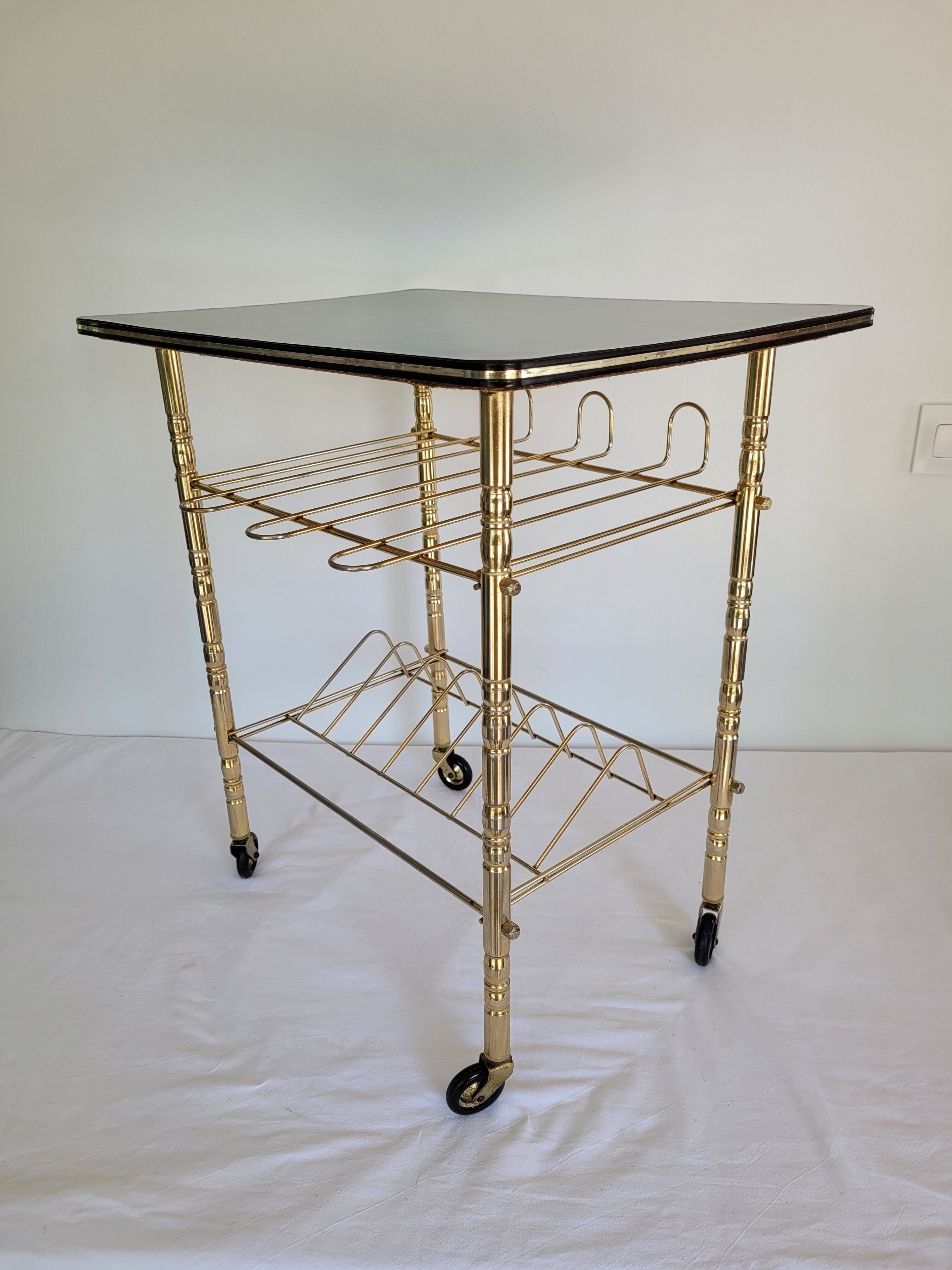 Dessert / shelf range vinyls and turntable