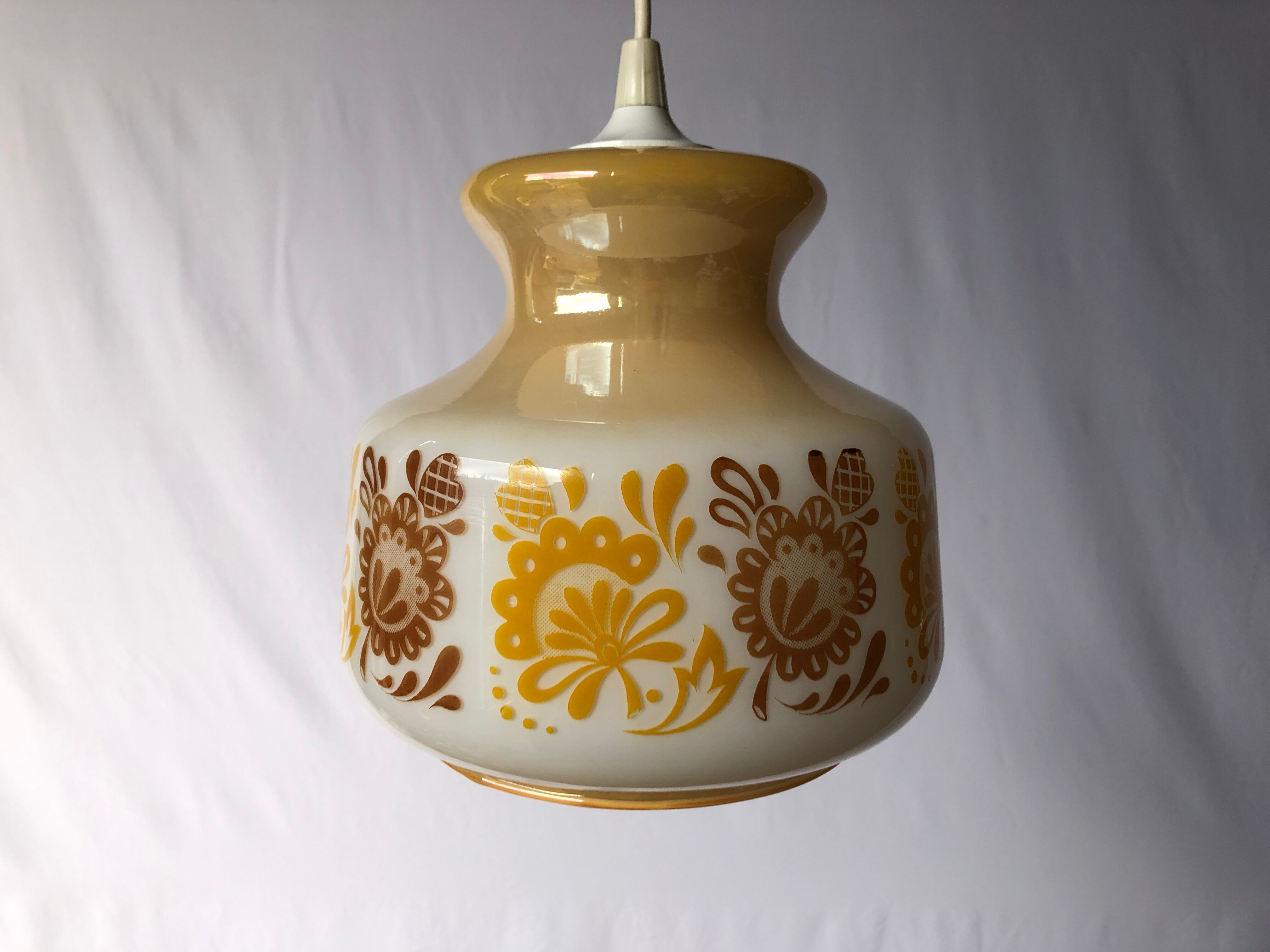 Retro opaline suspension