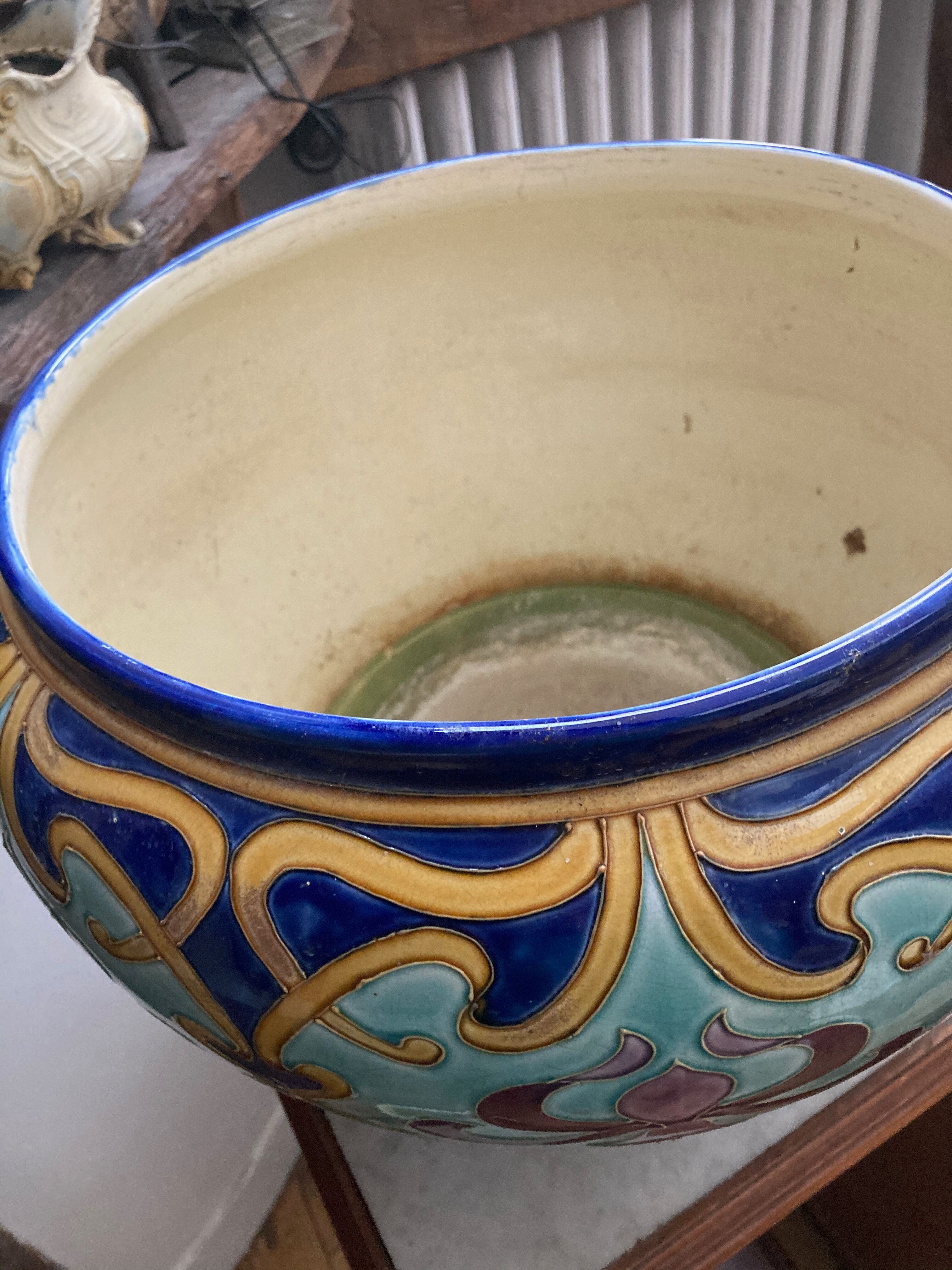 Old pot cover dabbling