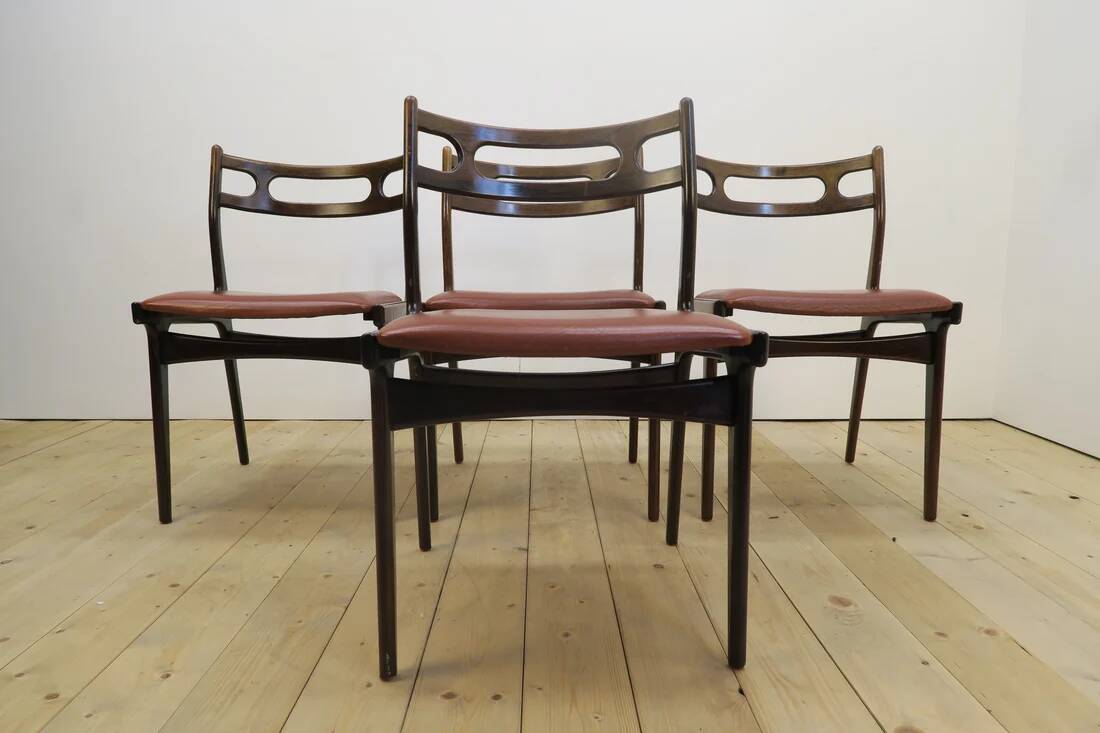 Dining room set in rosewood with table and 4 chairs, 1960s.