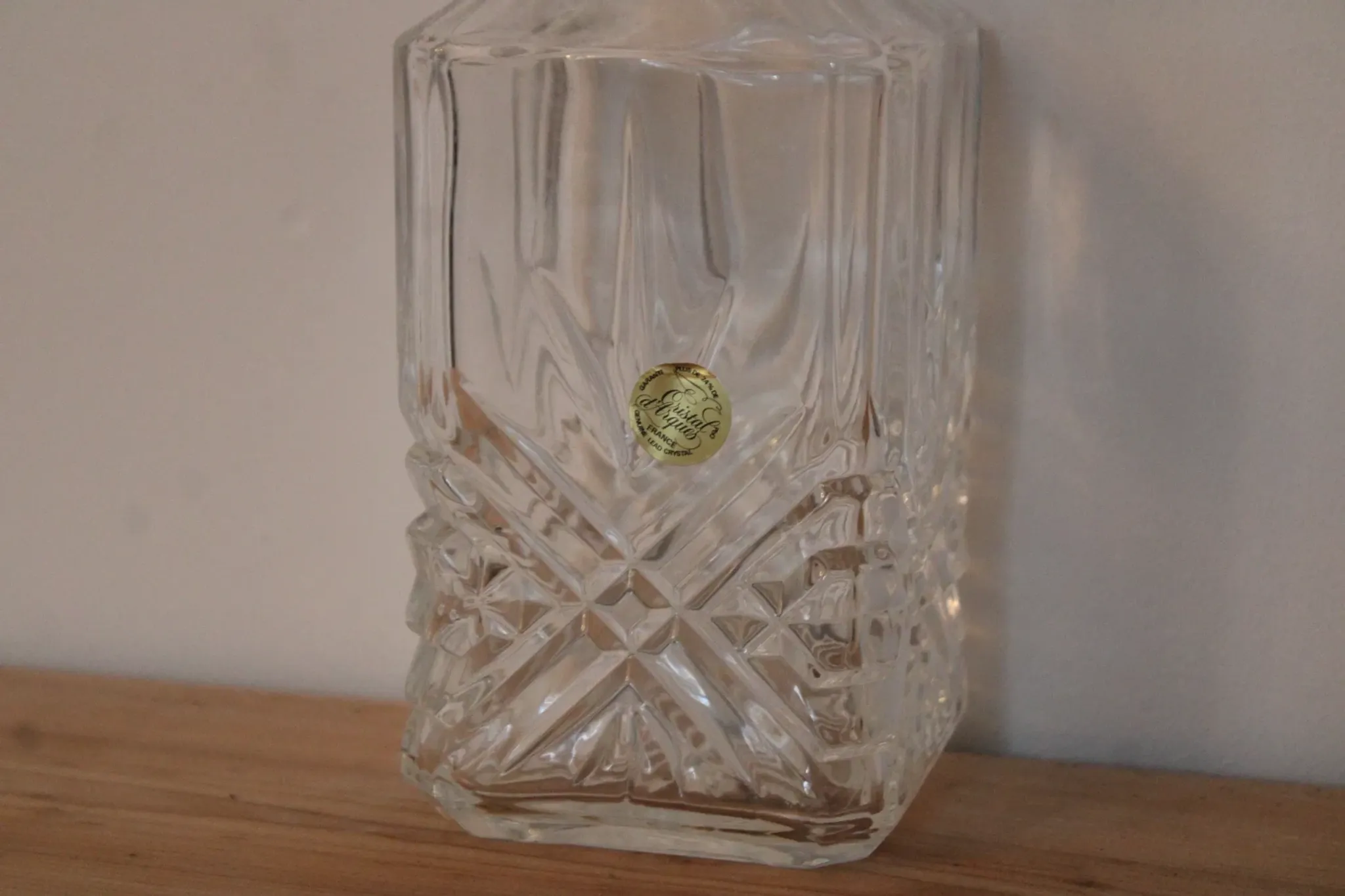 Vintage whisky carafe by Cristal d’Arques with geometric design and stopper – H 26 cm