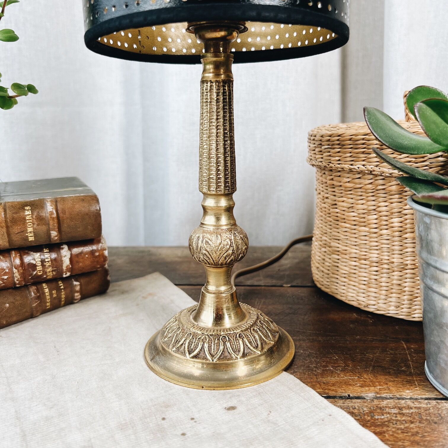 Lamp with its bronze foot