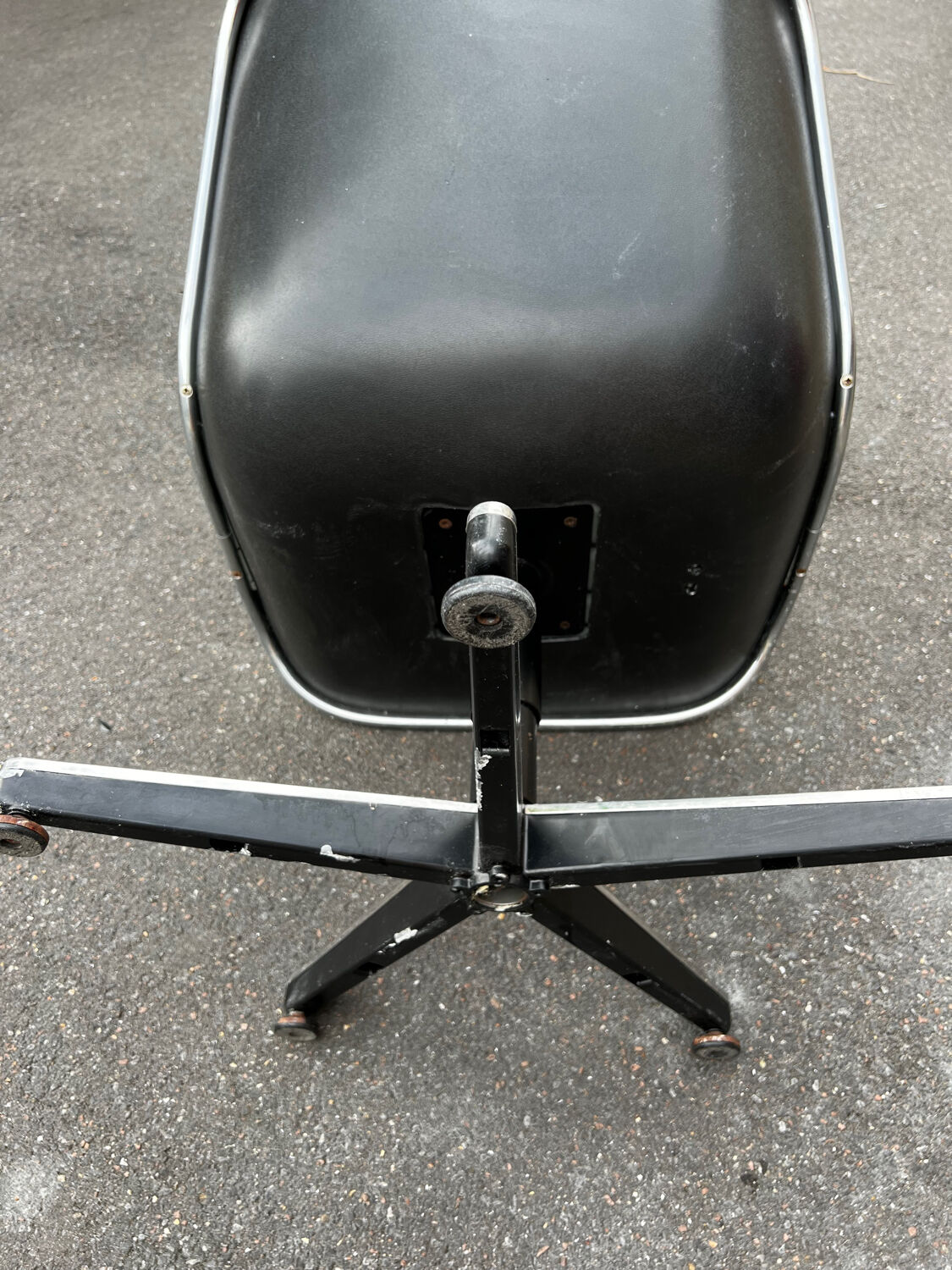 Pollock Knoll edition armchair