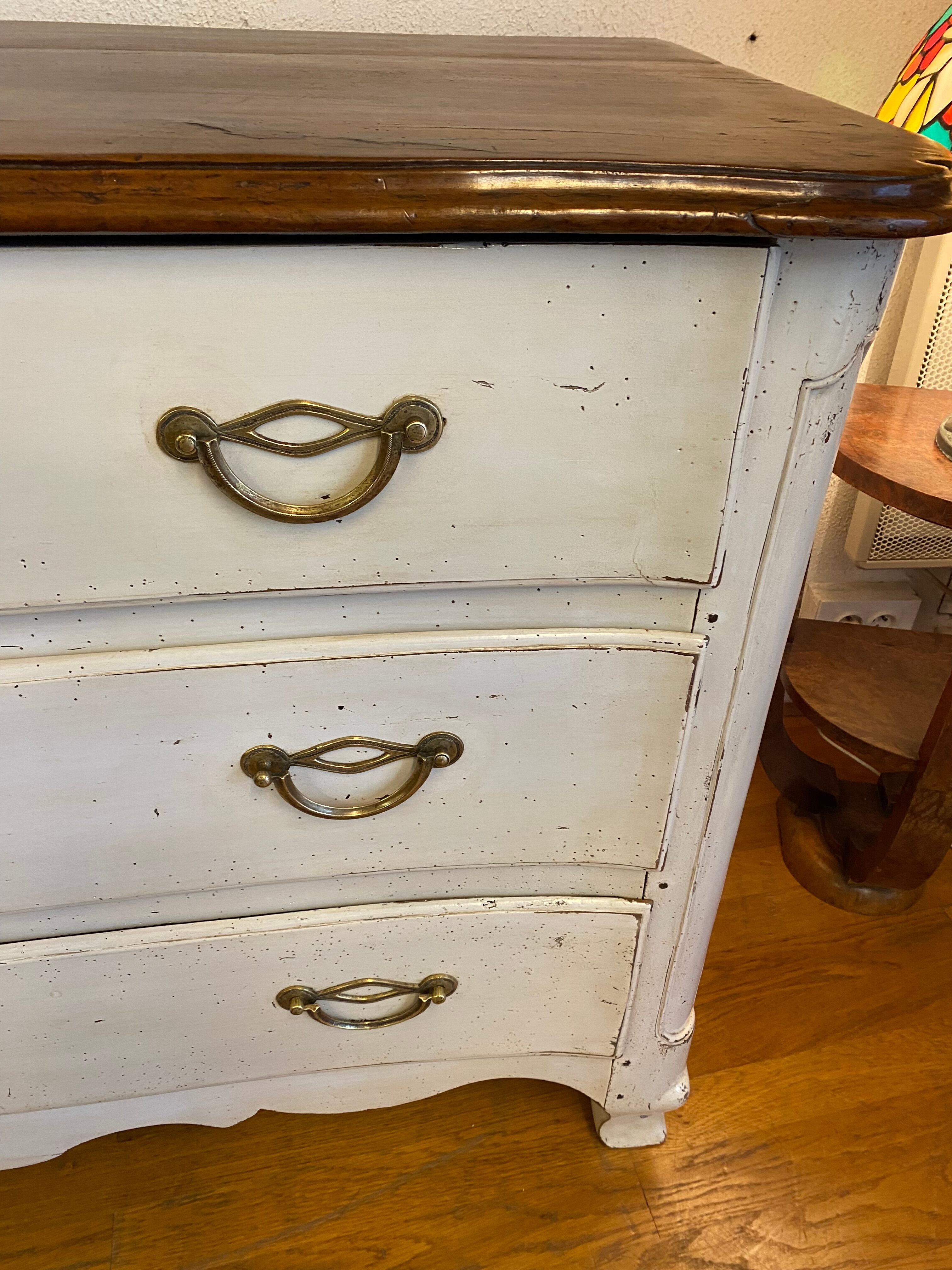 Chest of drawers from the regency period patinated light gray. Perfect condition.