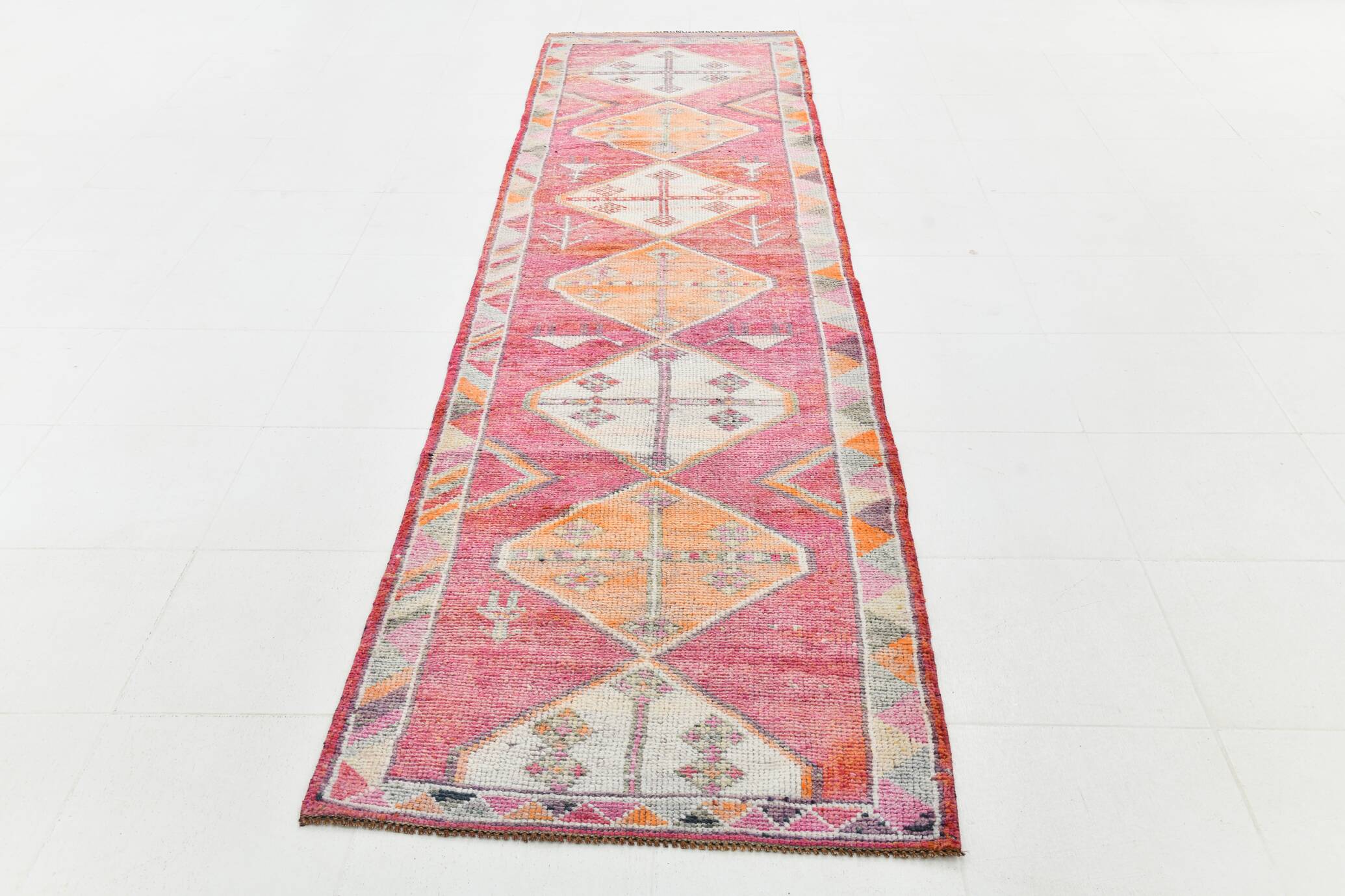 Rare Couloir Vintage Anatolie | Rose & Saumon Tones Runner Rug, 90x370 Cm