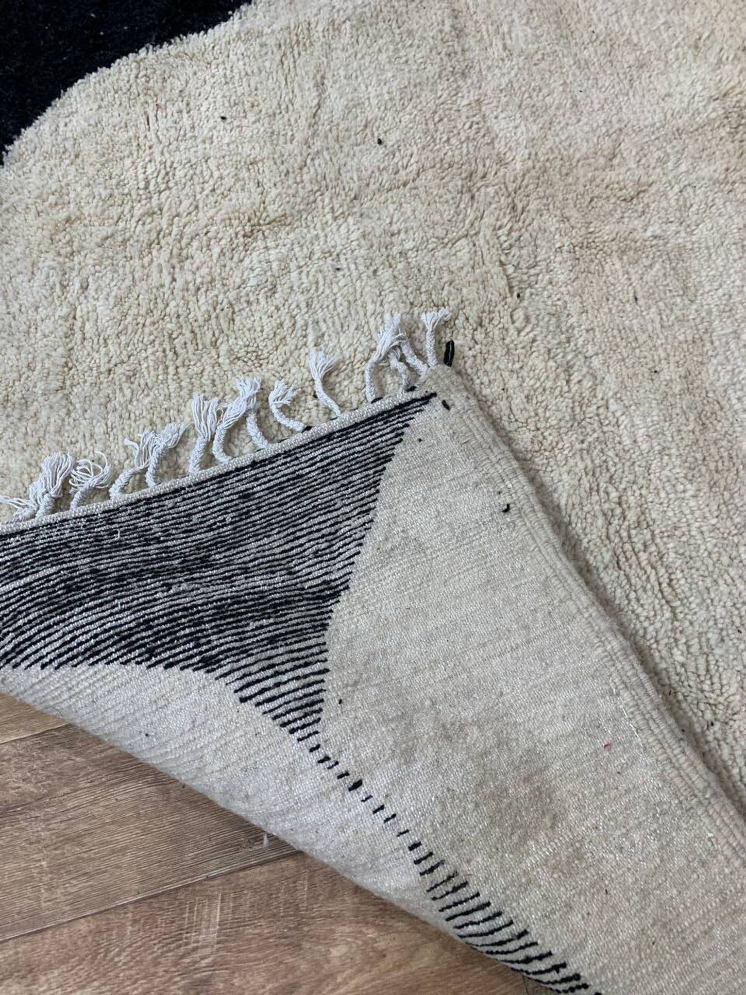 Handmade moroccan berber rug 140 x 96 cm