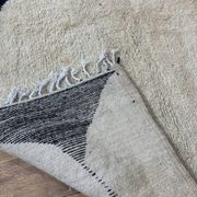 Handmade moroccan berber rug 140 x 96 cm