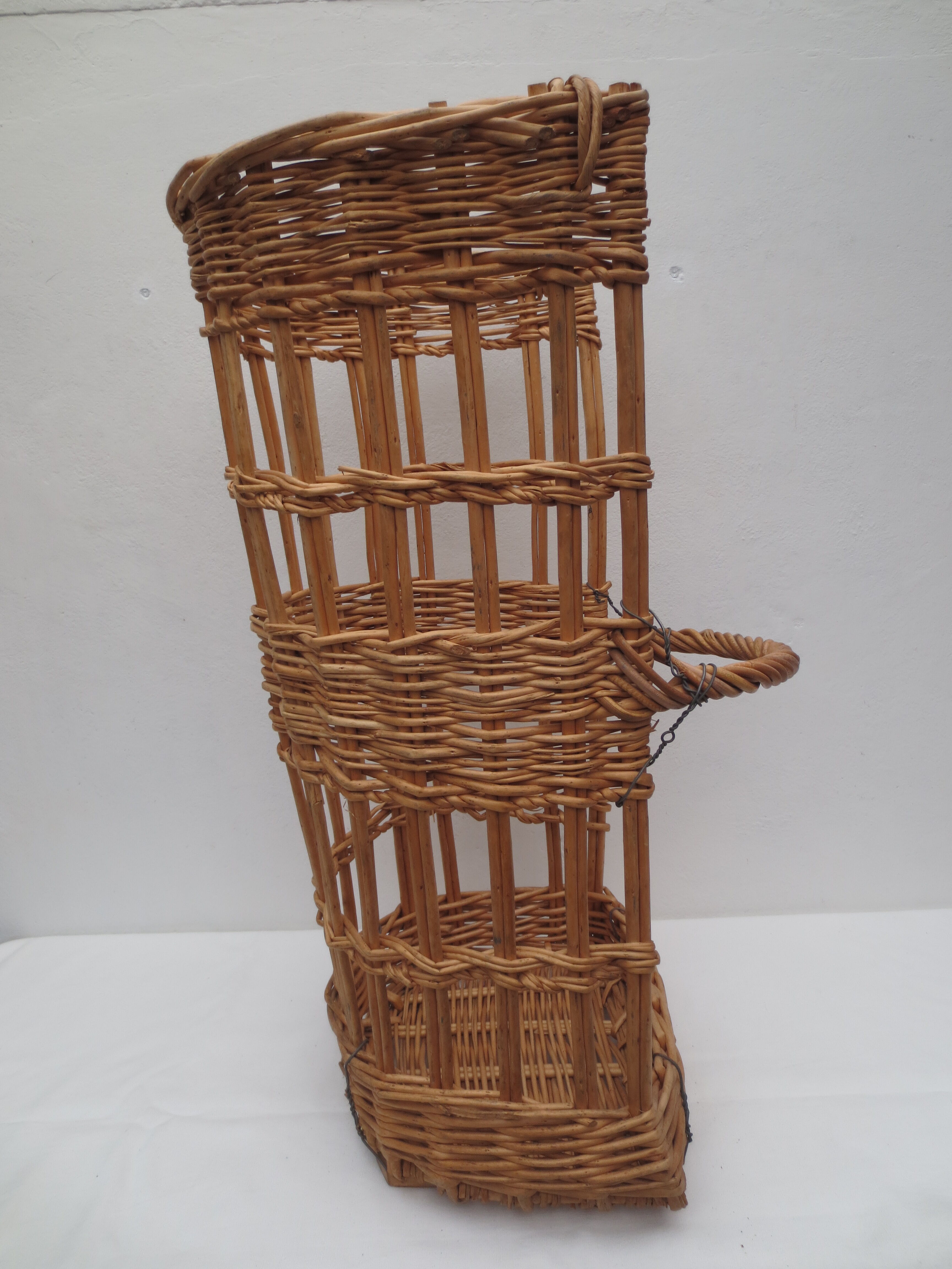 bread basket / handmade umbrella door in honey-coloured wicker