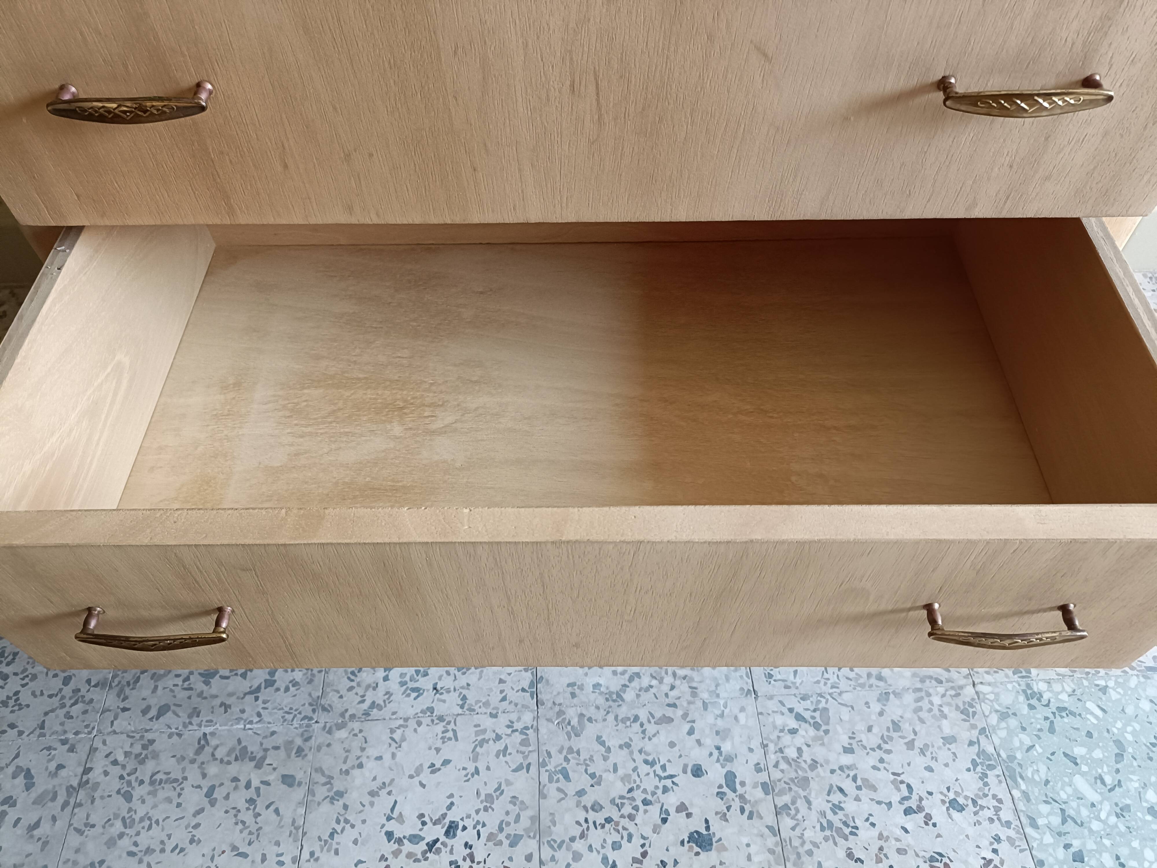 Commode 3 tiroirs rénovée pour chambre d'enfant