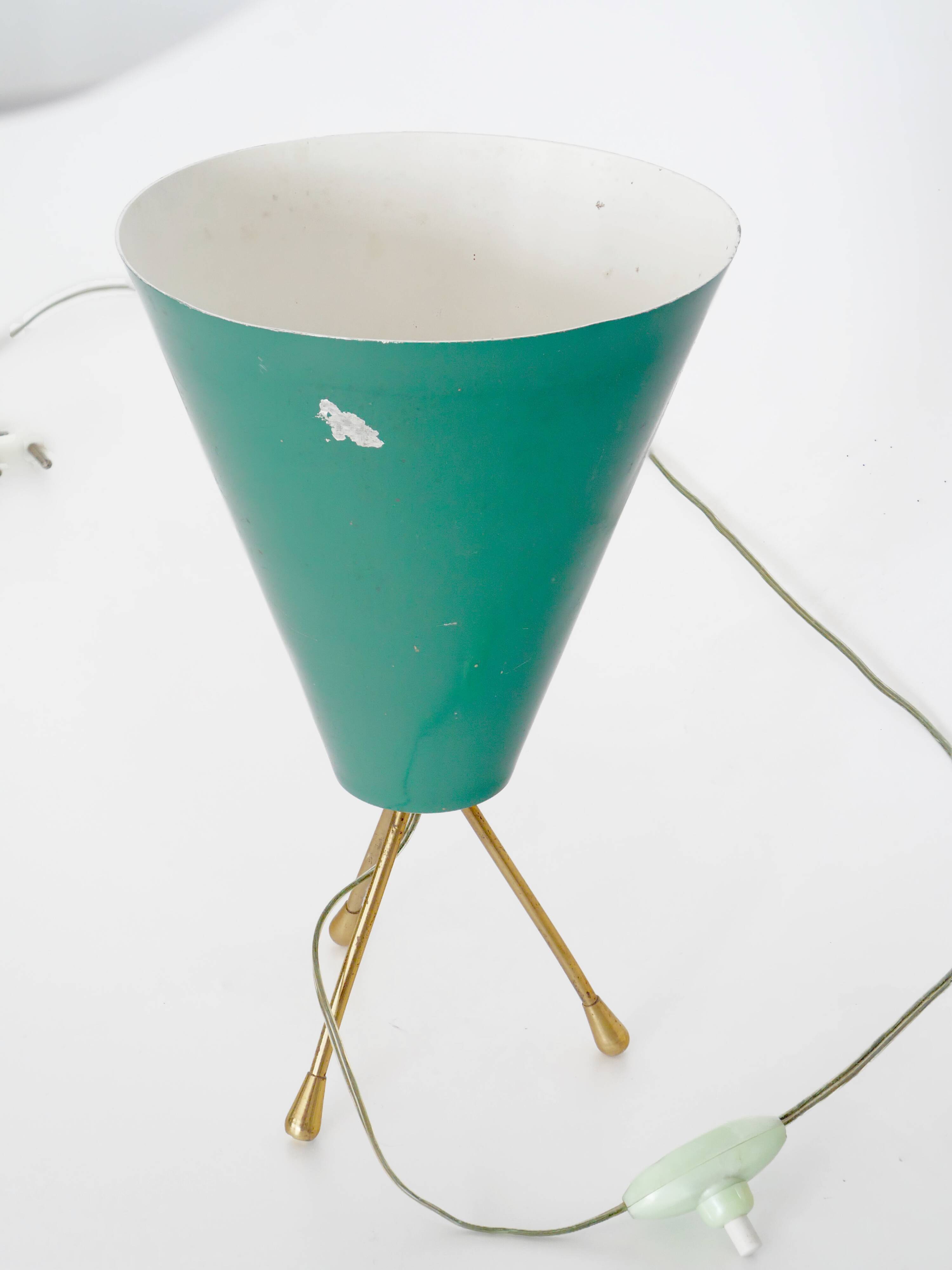 Lampe tripode cône réflecteur