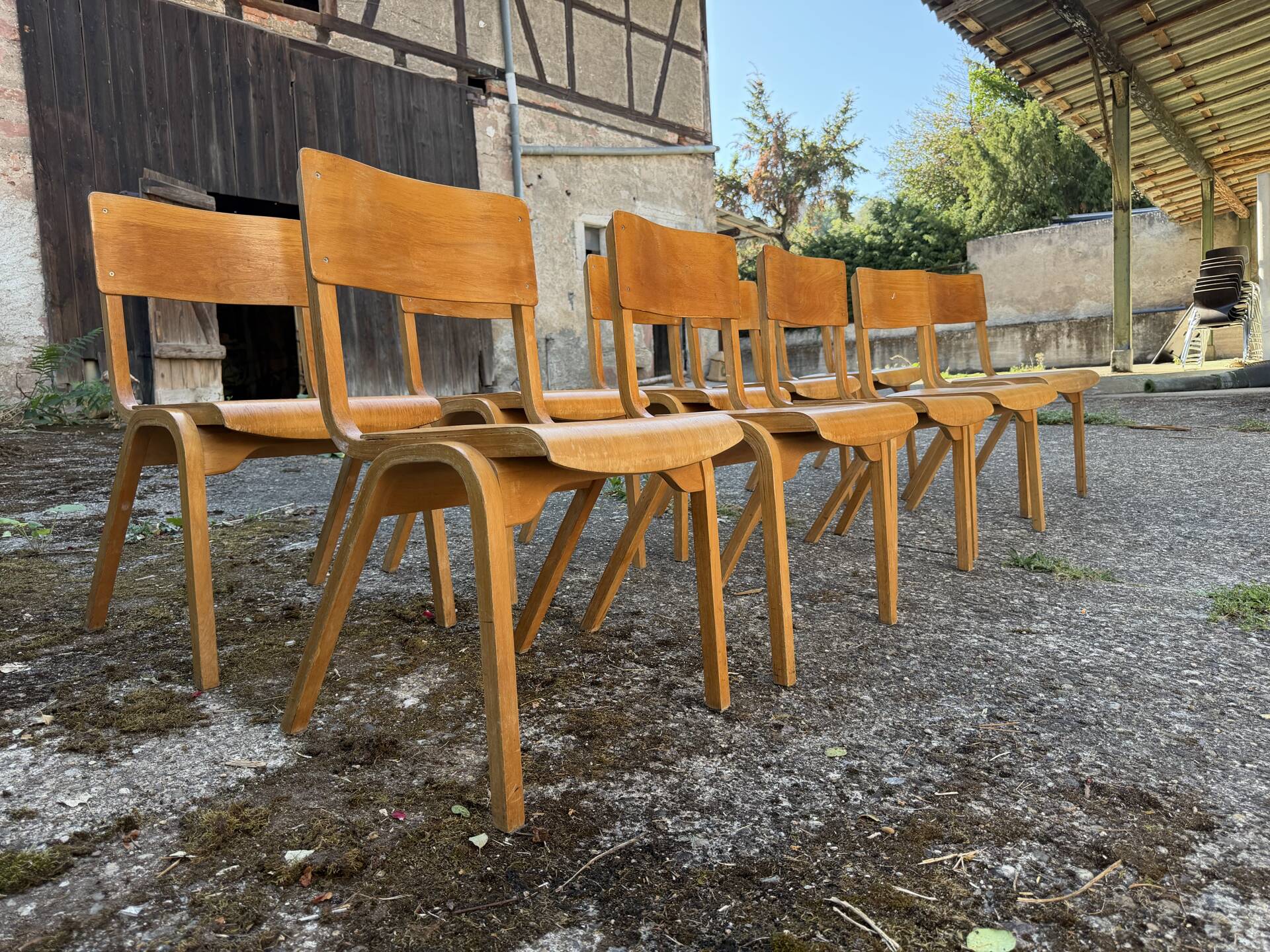 Lot de 50 chaises bistrot empilables vintage 