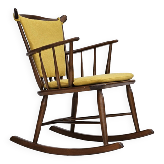 Années 1960-70, design danois par Farstrup Stolefabrik, rocking chair retapissé.