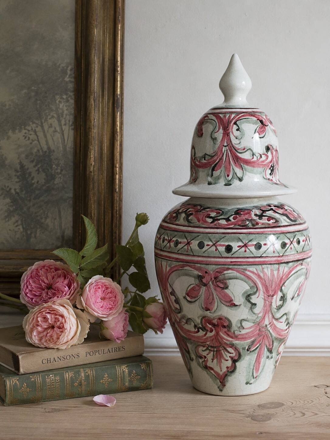 Grand vase couvert en faïence portugaise décor peint à la main