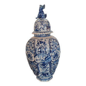 Vase Delft avec couvercle chien