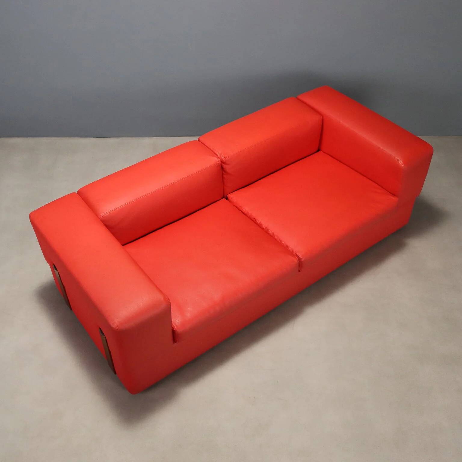 Cinova sofa model "711" by Tito Agnoli