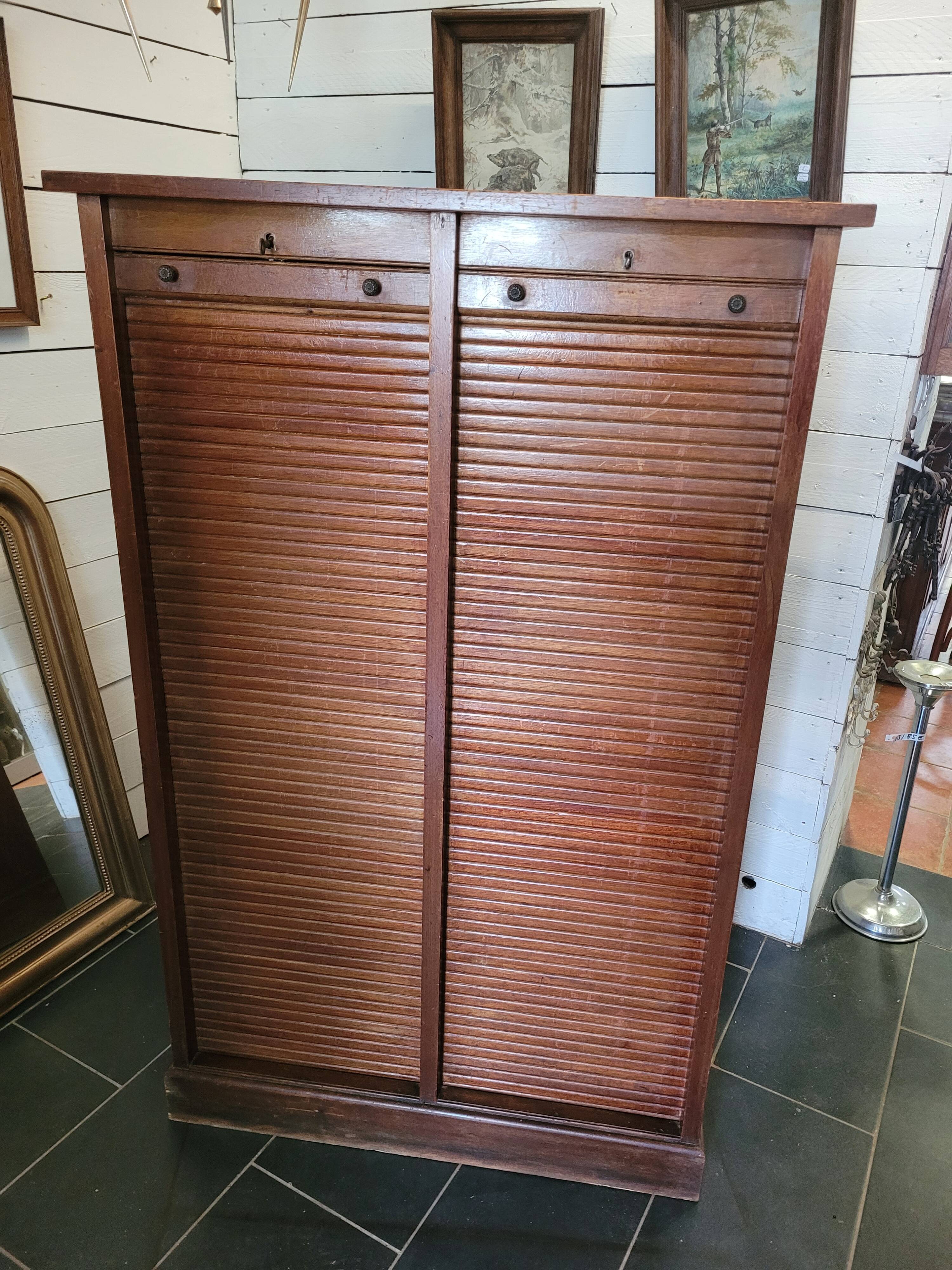 Double curtain binder in blond mahogany