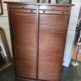 Double curtain binder in blond mahogany