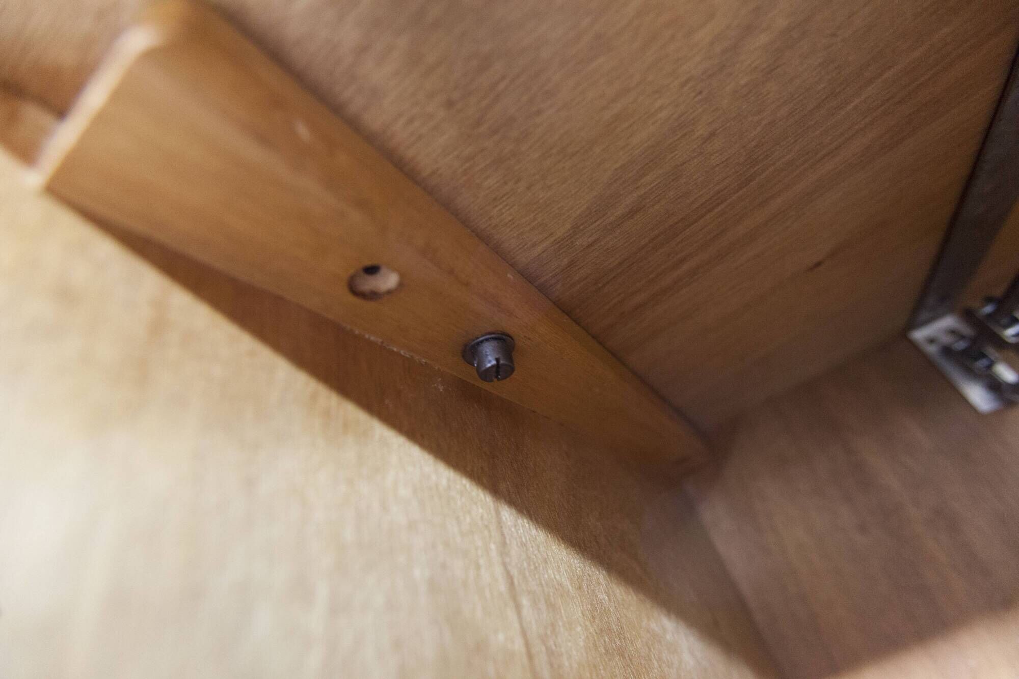 1950s Mid-Century Modern oak wardrobe with 2 doors and 2 drawers.