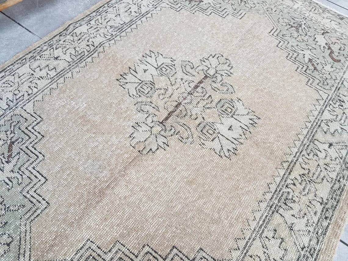 Petit grand tapis floral vintage