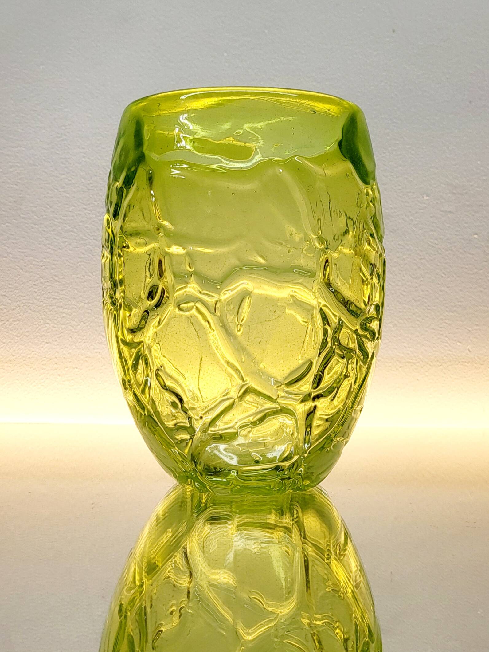 Vase Val saint lambert Studio Cristal, décor en relief