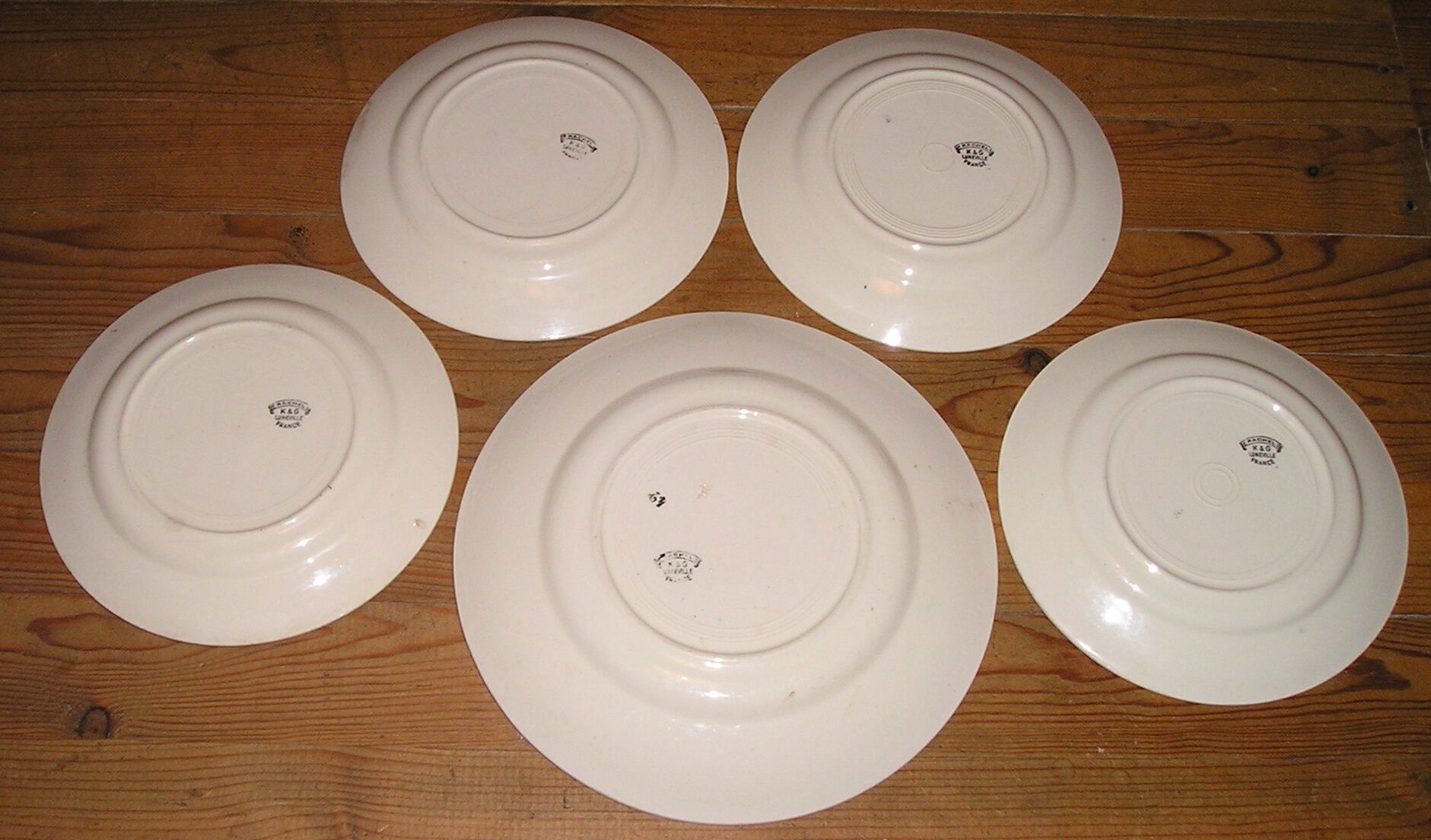 Set of 4 dinner plates and round top, K & G Luneville faience model "Rafael"