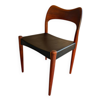 Vintage Scandinavian chair from the 1960s, teak Niels Otto Møller chair.