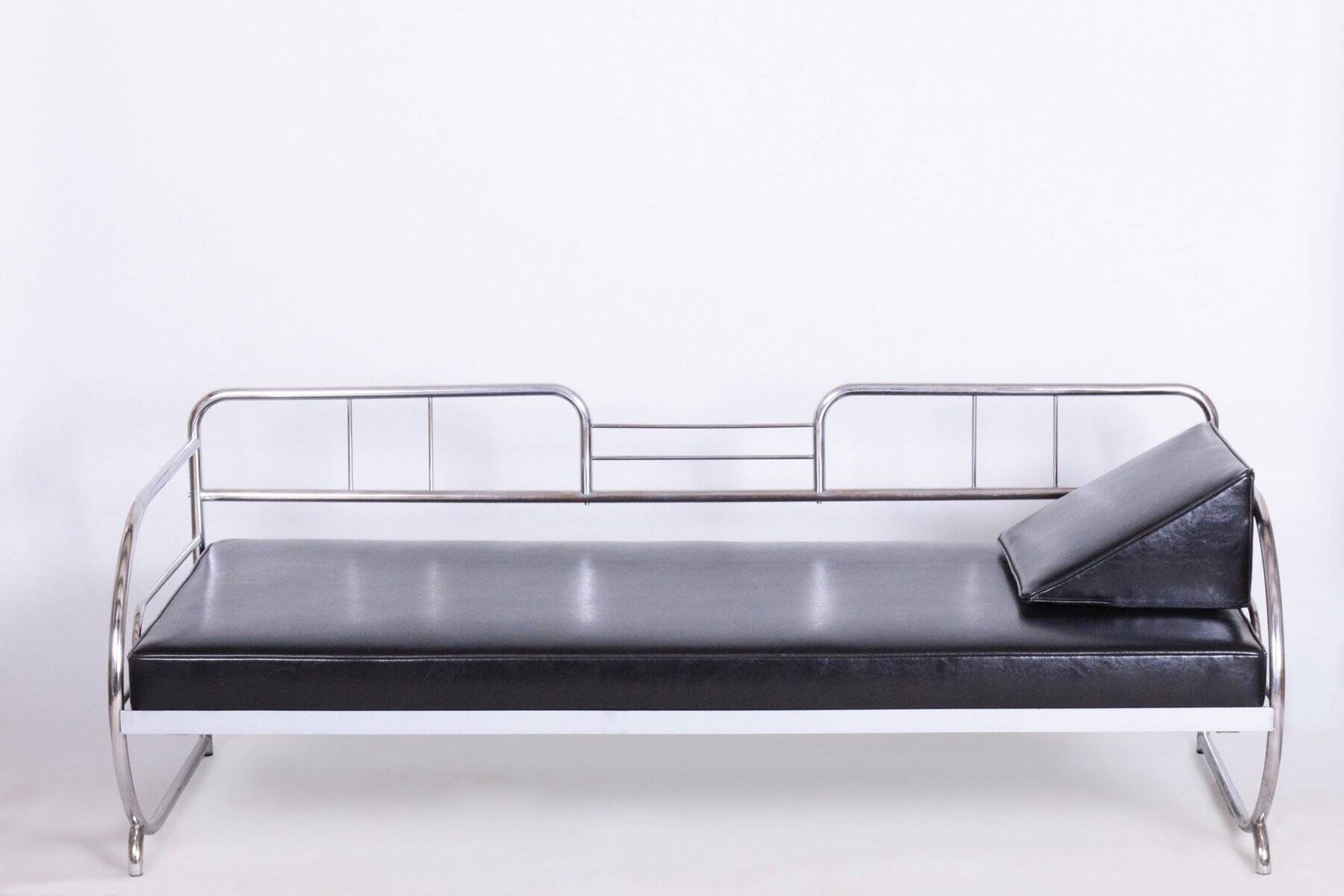 Bauhaus Sofa in Chromed Steel and Leather by Robert Slezák, Czech, 1930s