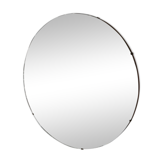 Beveled round mirror