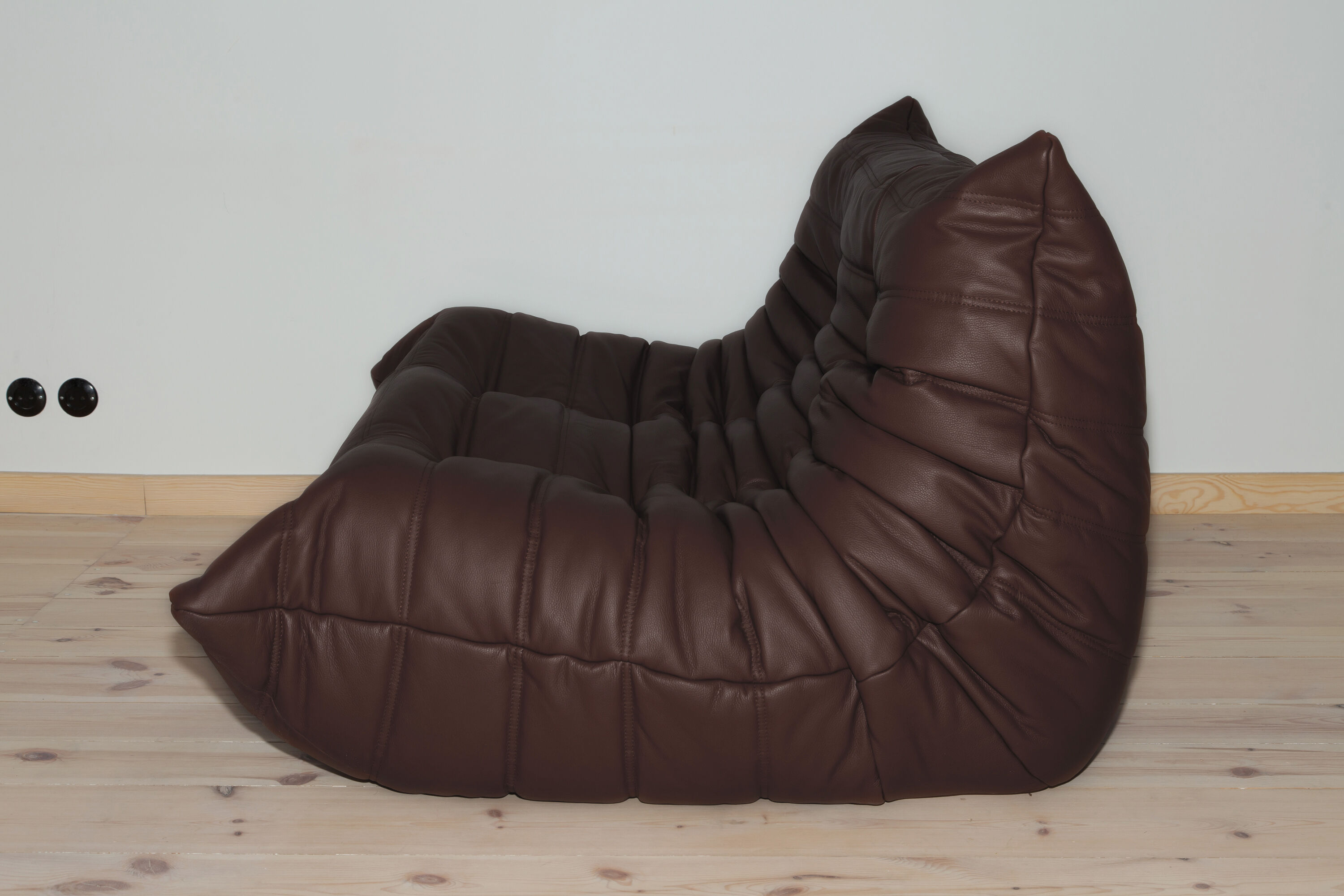 Fauteuils et canapé 2 places Togo dessiné par Michel Ducaroy 1973