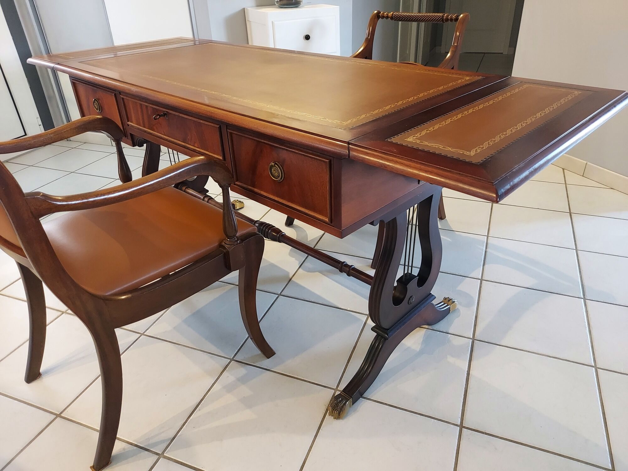 English flap desk and these 2 armchairs early XXeme