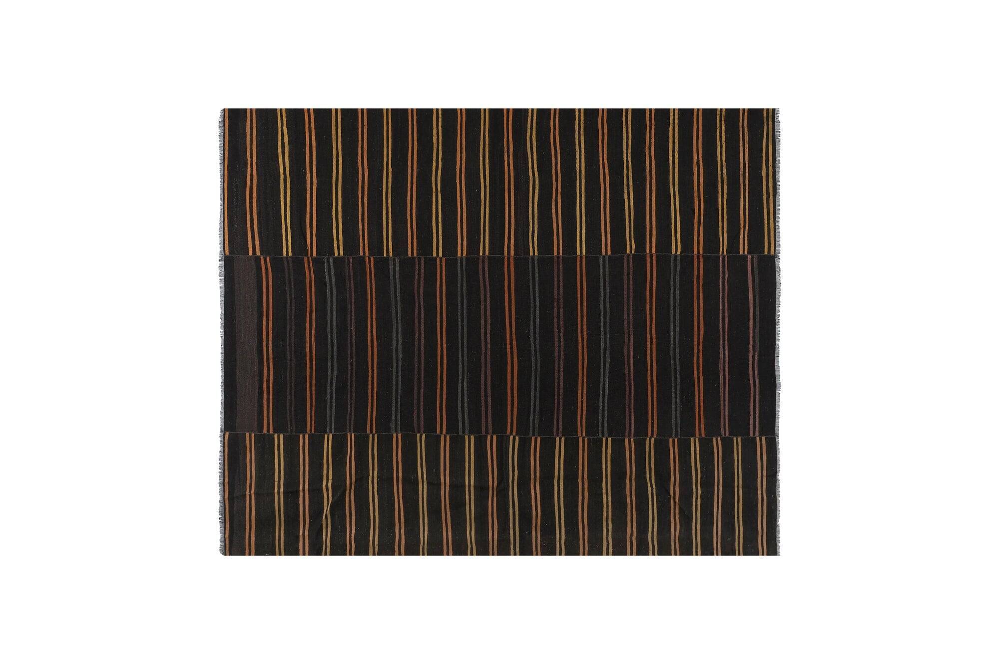 Vintage Turkish kilim, handwoven, 325x372 cm.