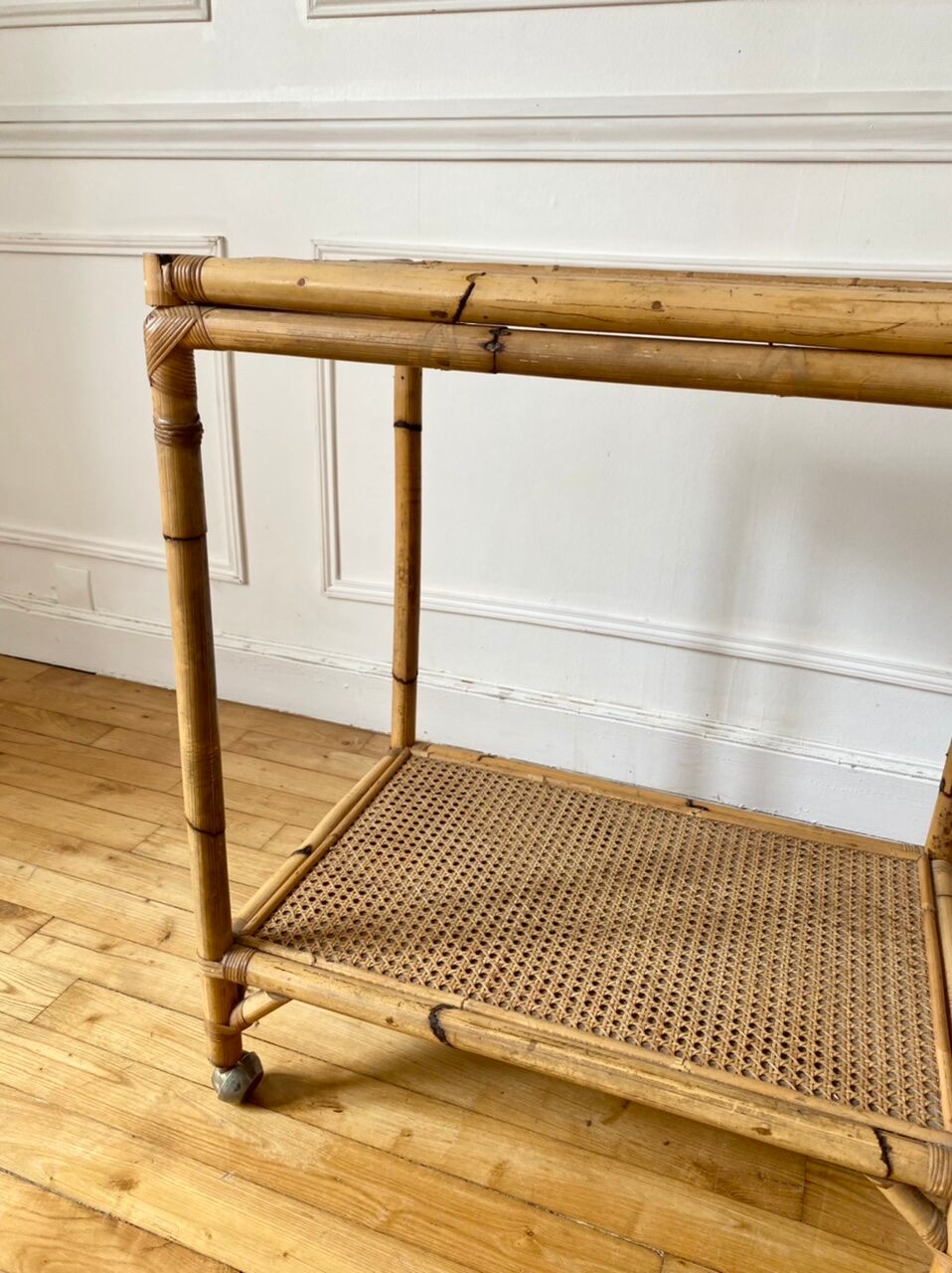 Vintage rattan service