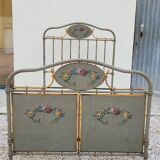 Lit en fonte décorées de fleurs époque 19ème