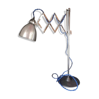 Accordion workshop lamp