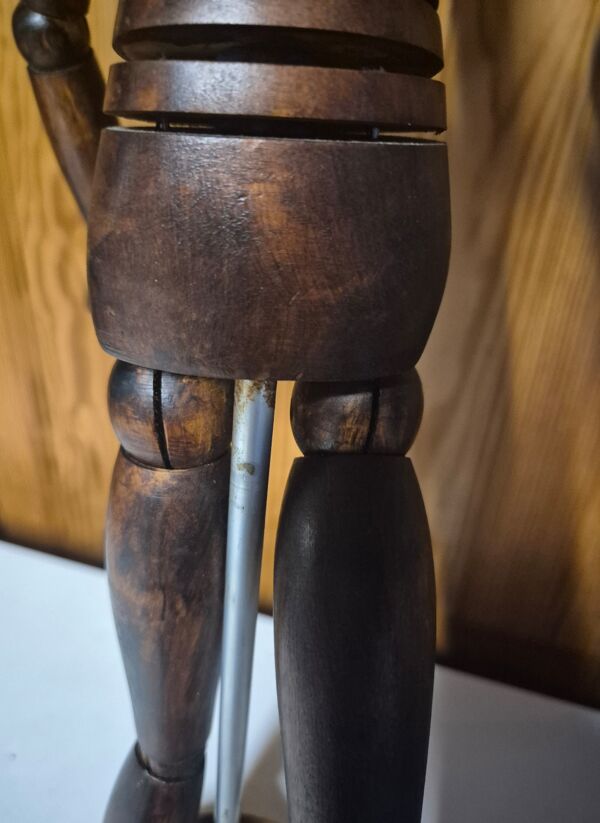 Mannequin d’artiste articulé ancien en bois