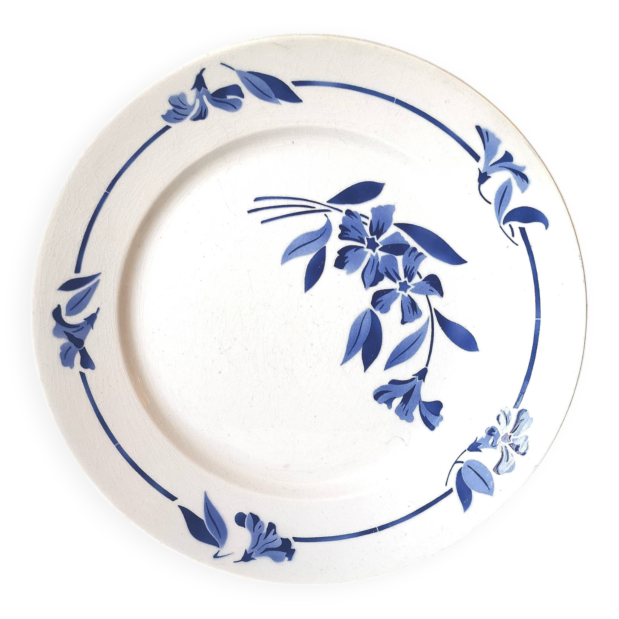 Creil et Montereau round serving dish, blue flower motif