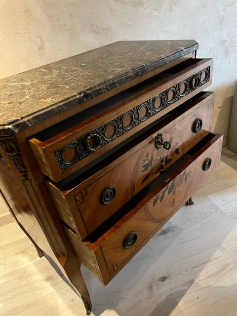 Commode pieds galbes marqueterie et marbre et garnitures