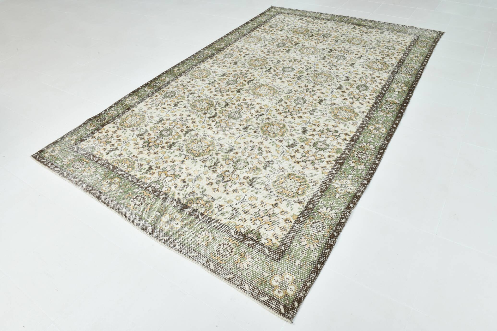 Turkish Floral Pattern Vintage Rug, 196x325Cm