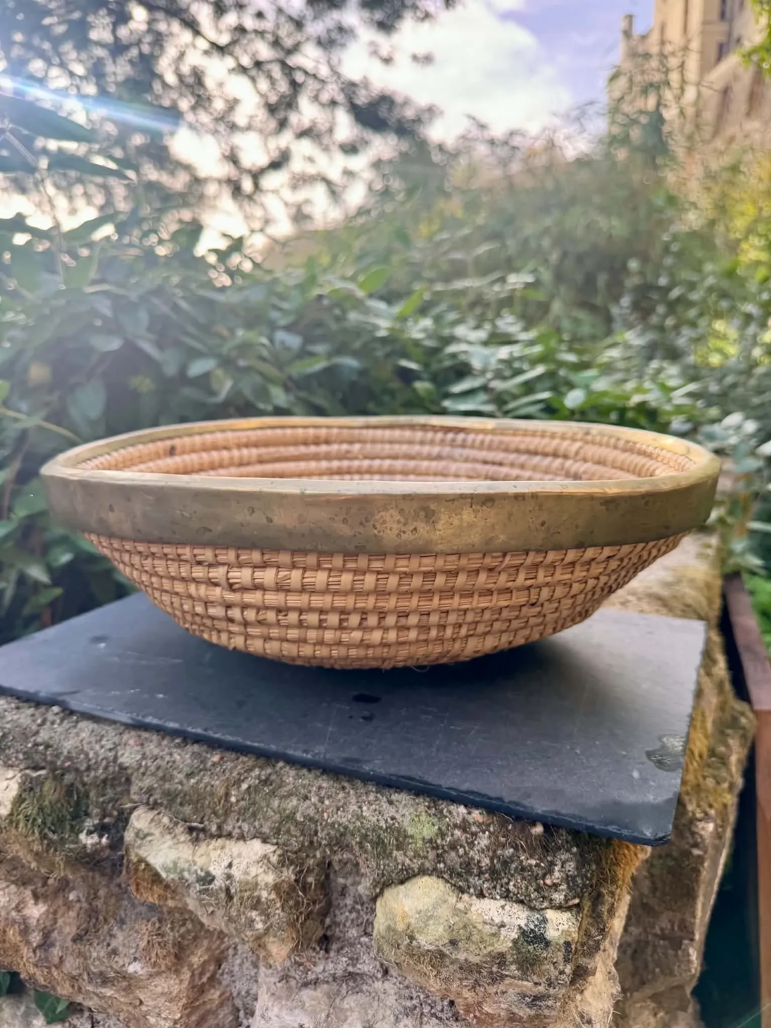Large wicker basket in rush and brass in the style of Gabriella Crespi from the 1960s.